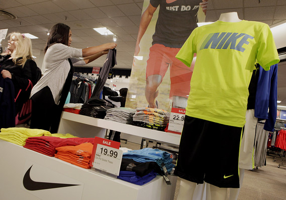 Sales at US retailers drop previous month, reflecting weakness in country’s economy